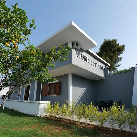 Iphigenia Luxury Flat *